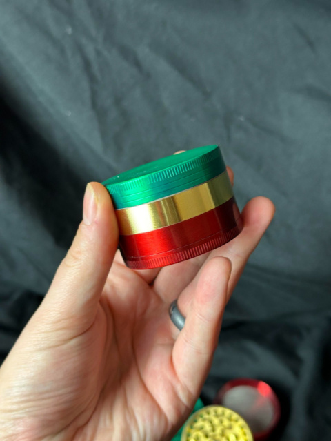 młynek mlynek rasta do suszu trzy kolorowy reggae rege  (1)